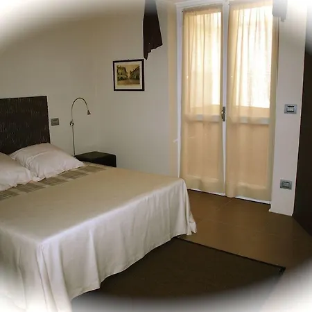 Fuori Le Mura Bed & Breakfast Cherasco